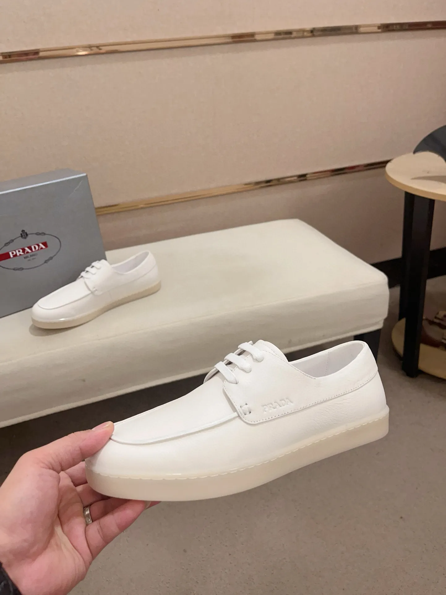 Men's shoes 💰 540💰 ✔️✔️✔️Higher version High-quality new PRADA (Prada) counters are launched at the same time. The new men's shoes and 😘 fabrics are made of high-tech glue-making technology. Lining: Full cowhide lining. 👍🏿 High-end ☄️ air-cushion molded anti-slip rubber outsole, exquisite lines, simple and elegant, comfortable and high-end for leisure travel. Code number: 38 to 44 (45 can be customized and cannot be returned or exchanged)
